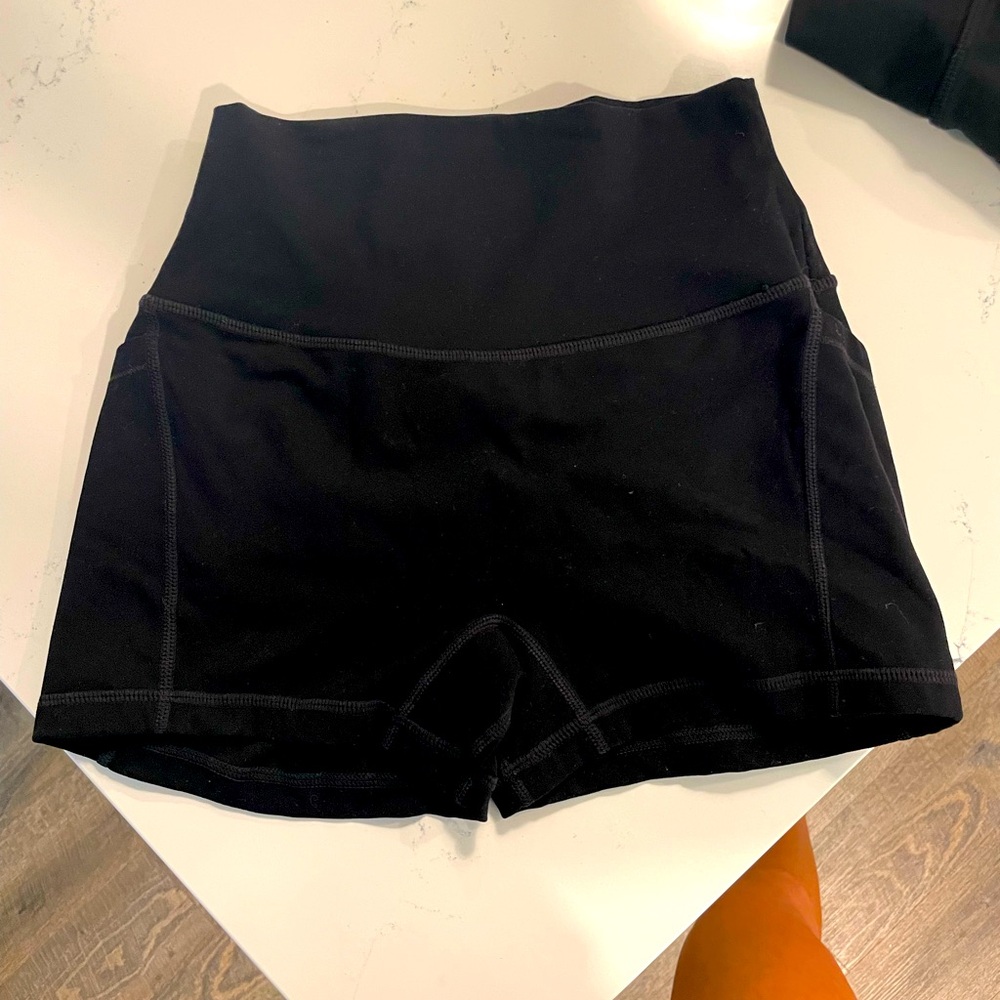 Violate The Dresscode scrunch booty shorts!